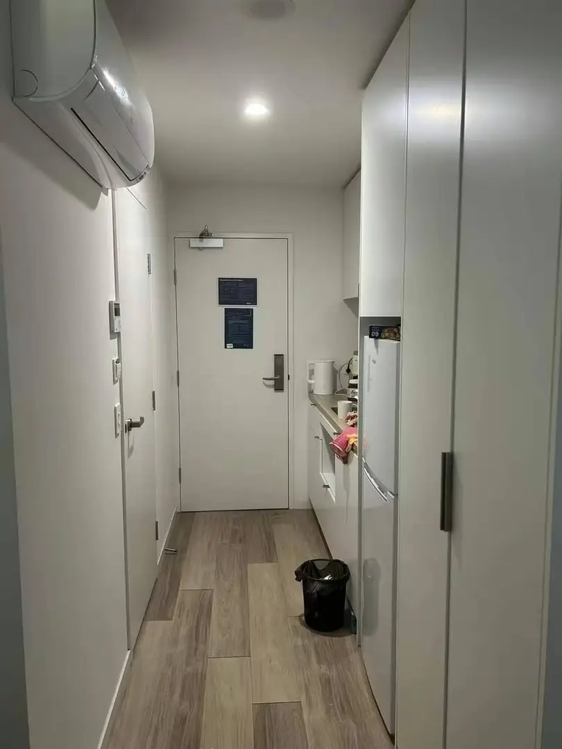 墨大門口400的studio，還有空調？包bill？