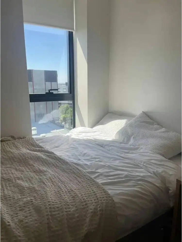 墨大門口400的studio，還有空調？包bill？