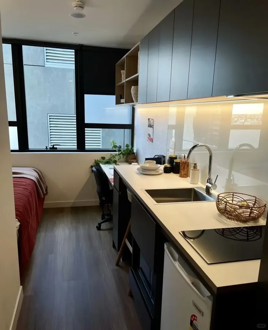 才知道 原來在墨爾本400多就能住個studio