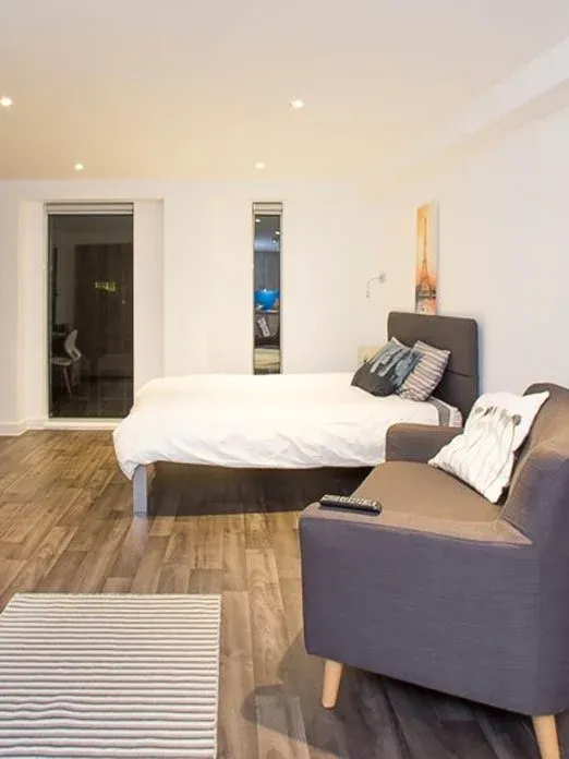 伯明罕大學周邊，9月開學住學校門口😭