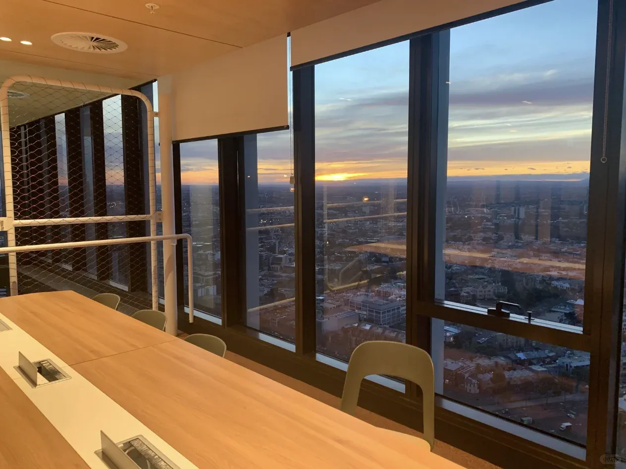 在墨爾本也能遇見高樓層view超好的🏠