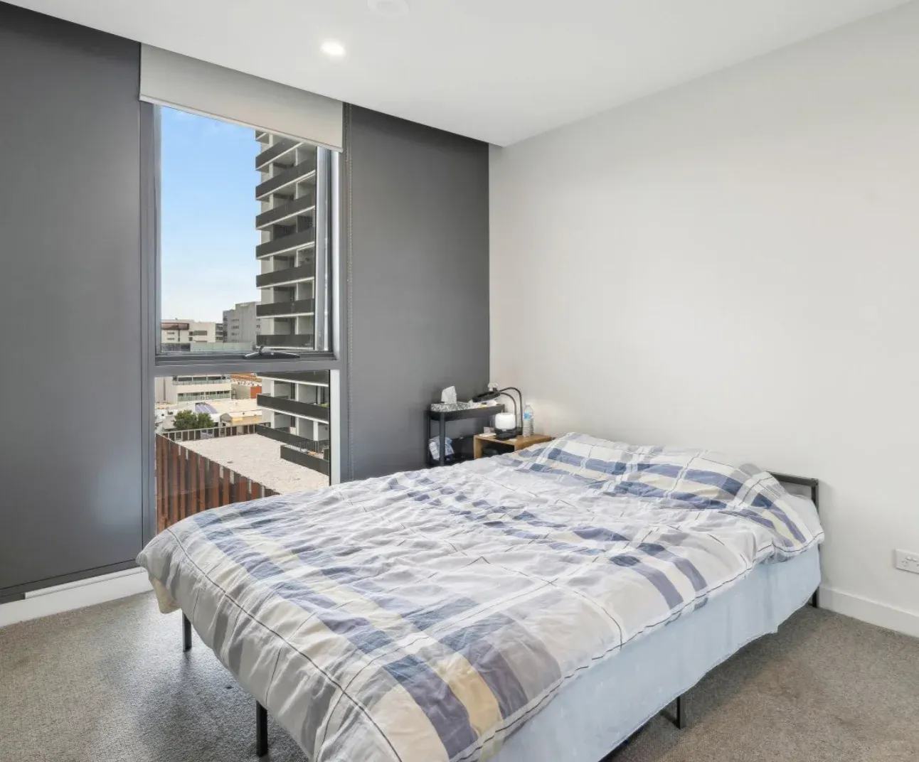 在Adelaide city，剛出來的一個1b1b呀！