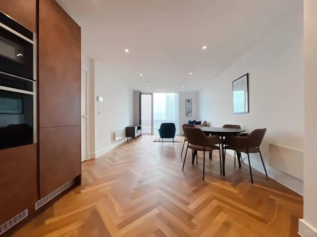 曼城塔區帶🏠蹲兩個室友～骨折假