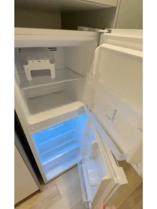 布里斯班S1一室，房間不大，但