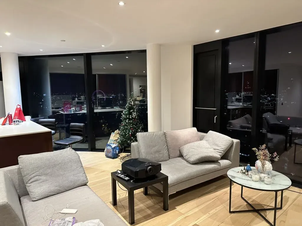 幫朋友出愛丁堡studio～