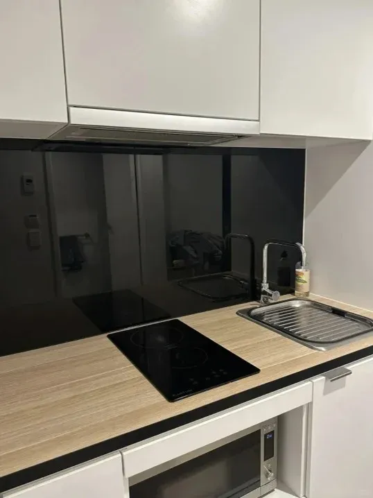 布里斯班studio轉，房間不大，但