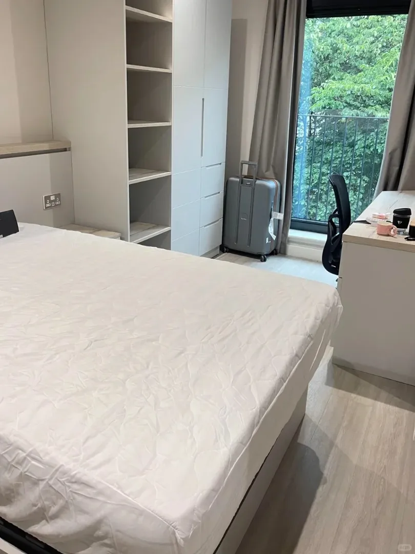 愛丁堡 3b打骨折找室友！！2等1！！女生~~