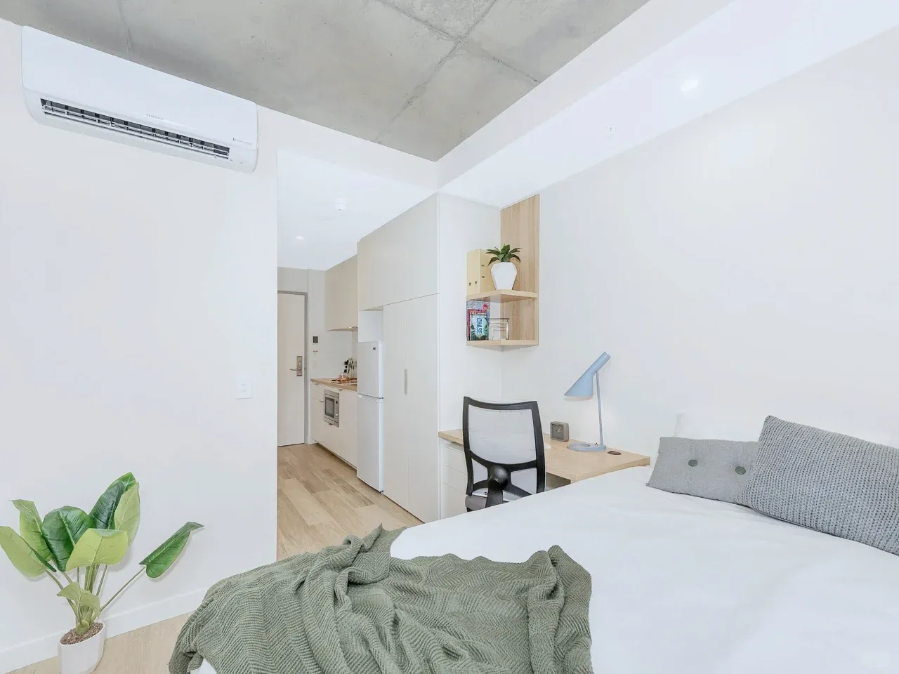 UQ門口轉間studio,不去了
