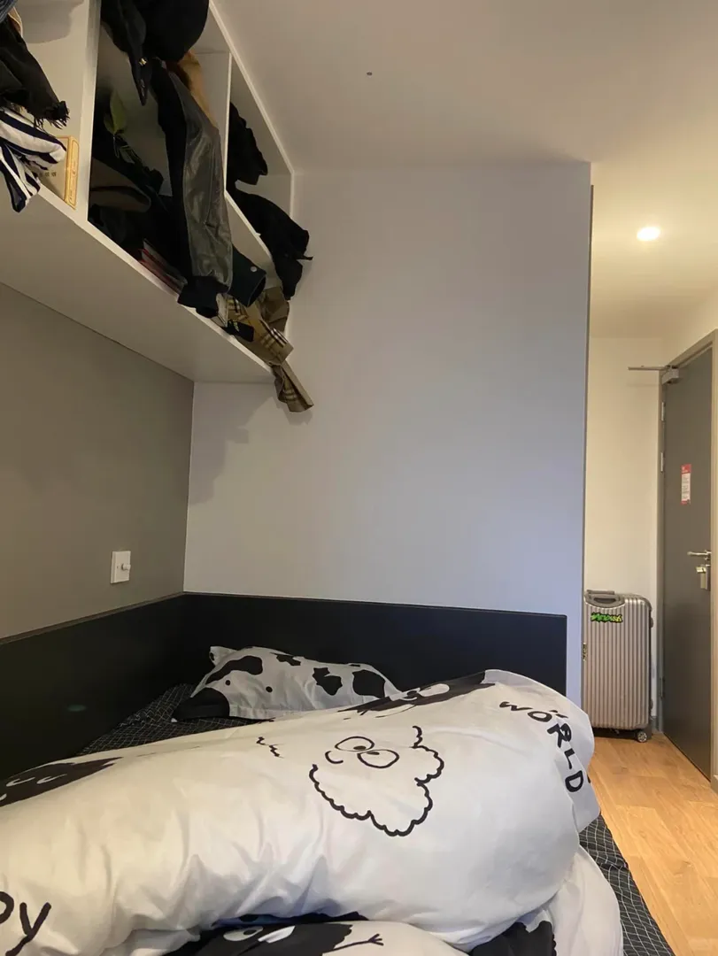 我媽：這就是你在倫敦組的studio？不小啊
