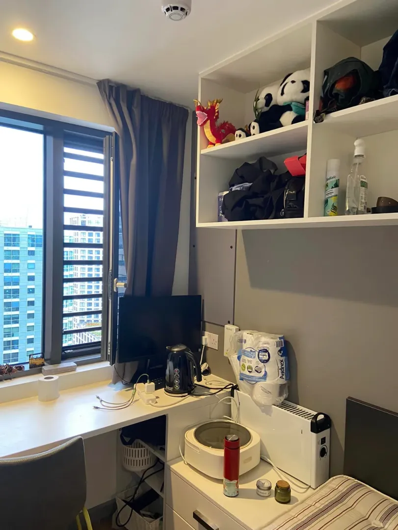 我媽：這就是你在倫敦組的studio？不小啊