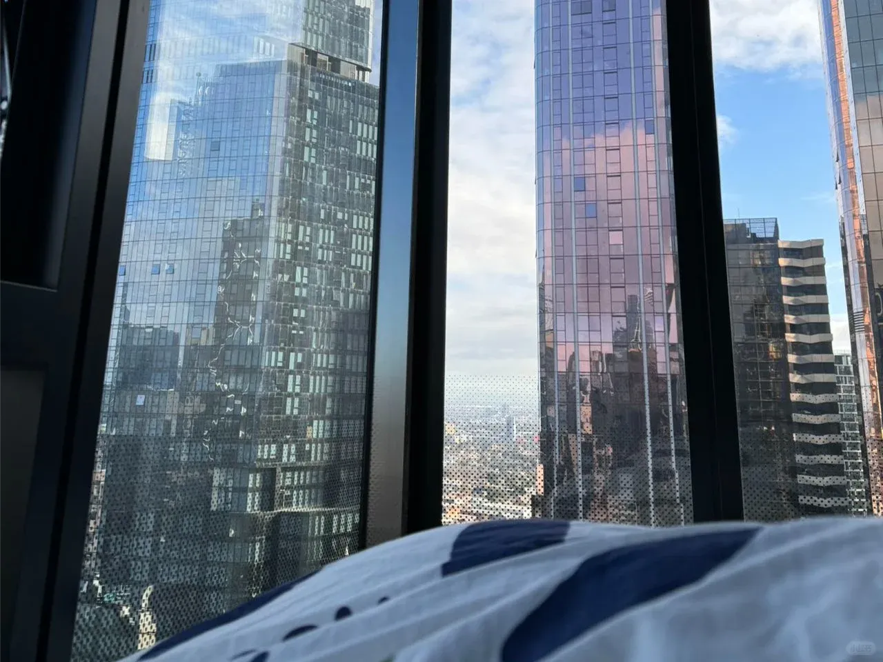 墨爾本city超大落地窗的公寓👀
