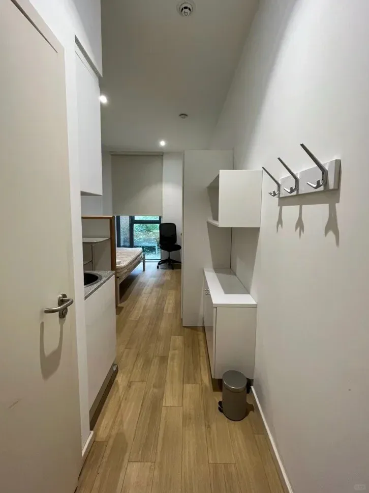 西倫敦含淚低價轉大號studio!!近IC