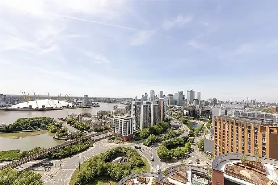 倫敦，會帶每一任n朋友住的1b1b