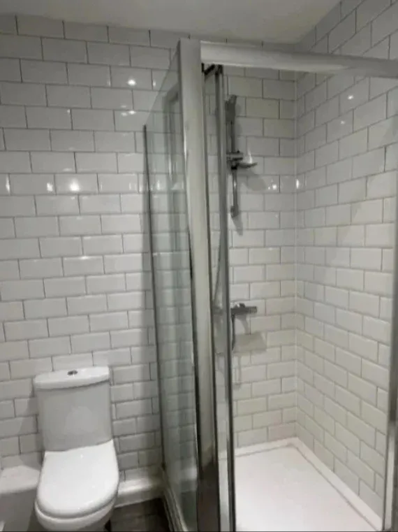 倫敦studio😭求好心人接手，水電免～