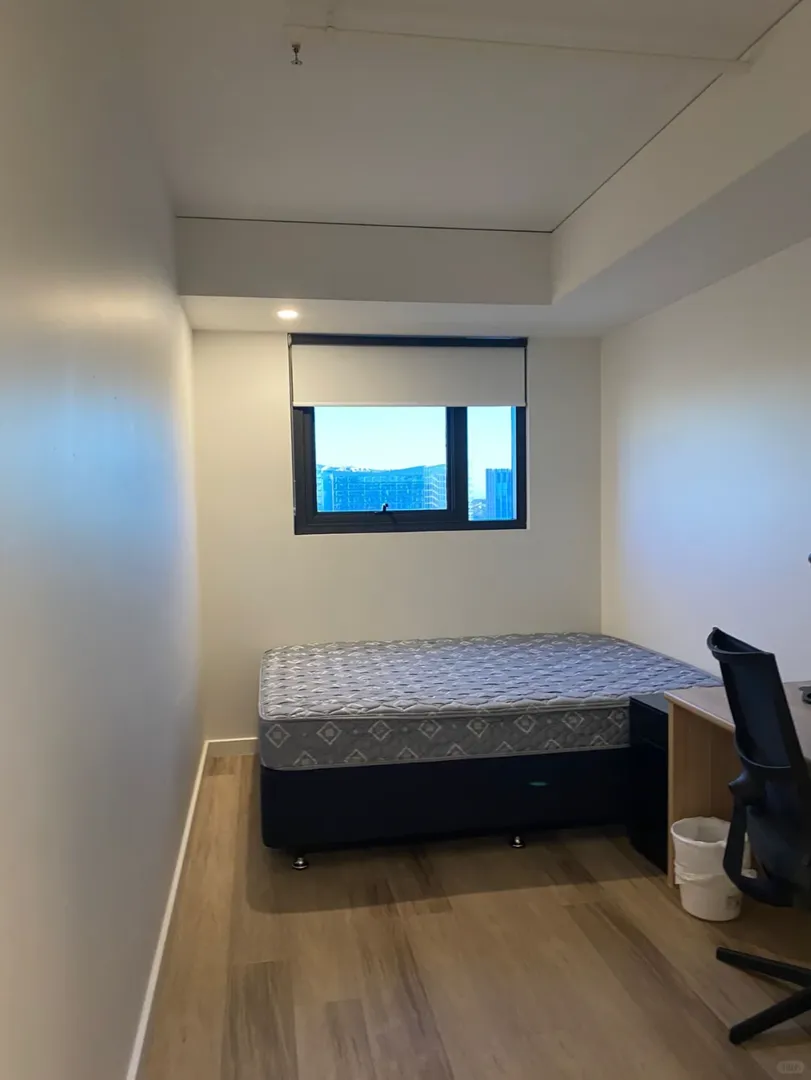 阿德萊德大學門口帶🏠蹲倆室友～女生先！