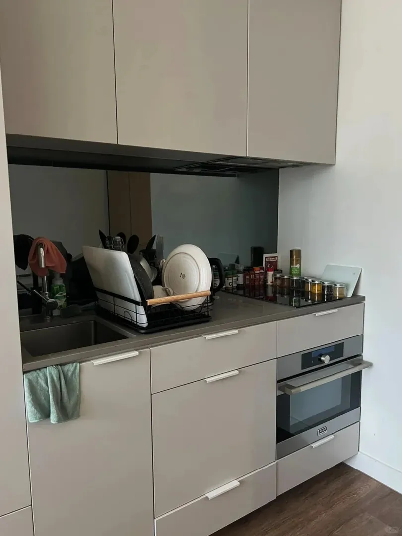 Caulfield🐛啊，就在學校門口的🏠