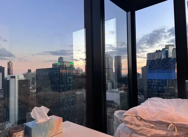 是誰在墨爾本住到了這大落地窗的fang子