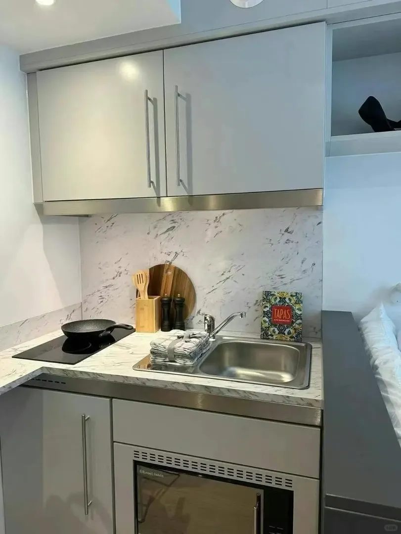 也算是住上啦London報恩studio！！！