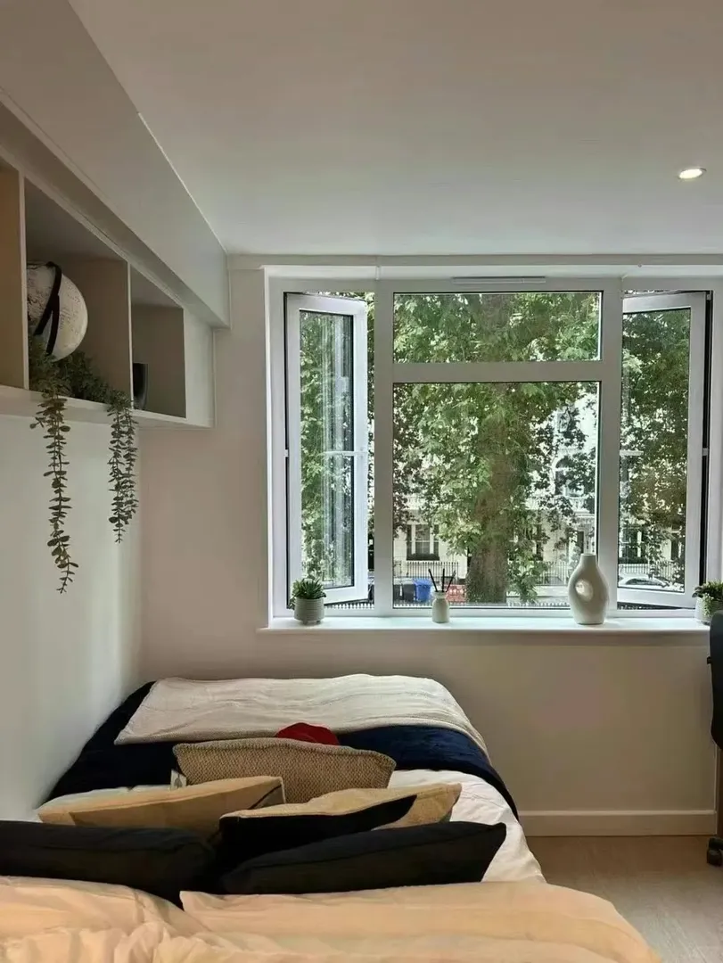 也算是住上啦London報恩studio！！！