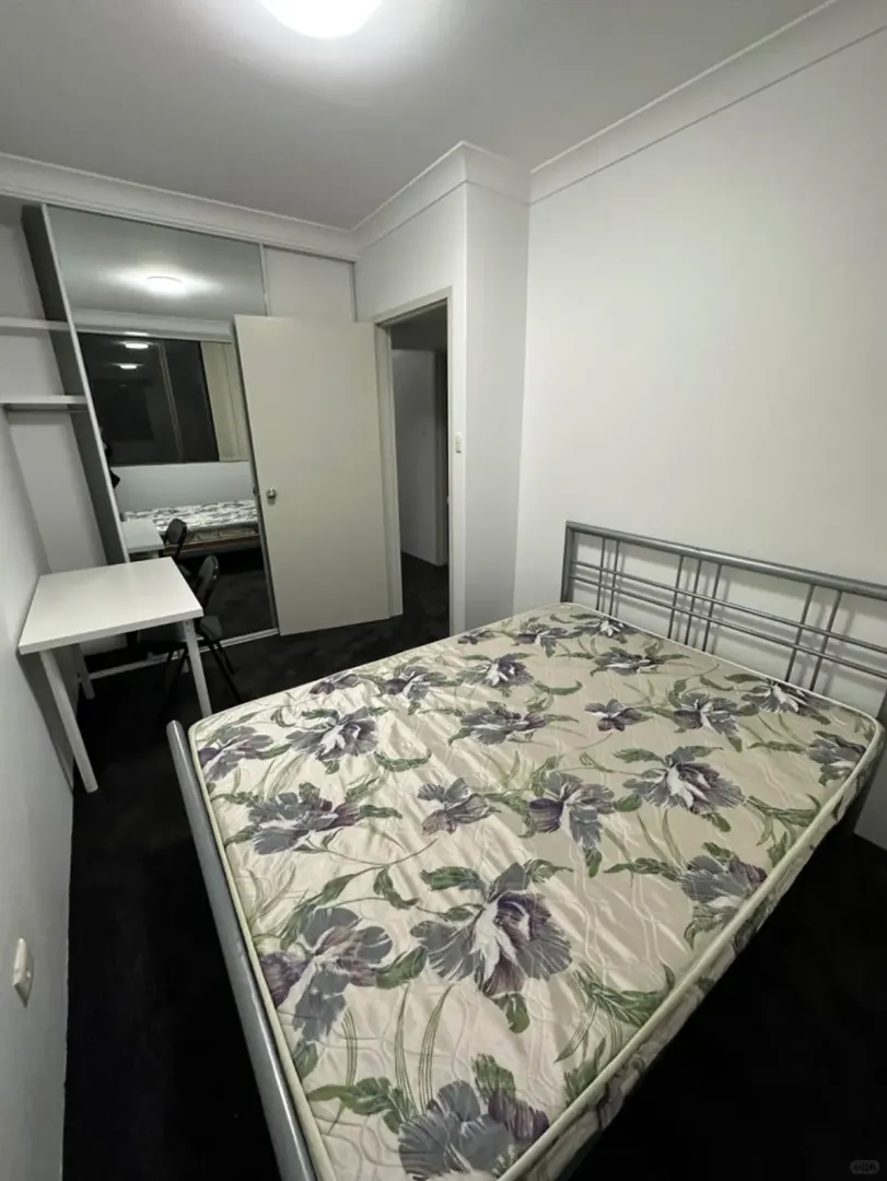 打算搬家了 大家忽略客廳的小床🛏️