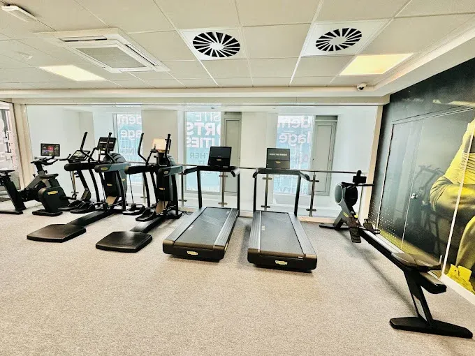 華威12分鐘找室友接studio，包水電