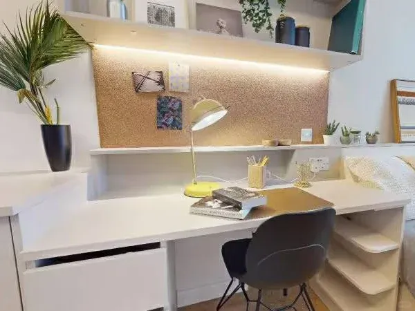 倫敦QM附近studio打骨折➗了