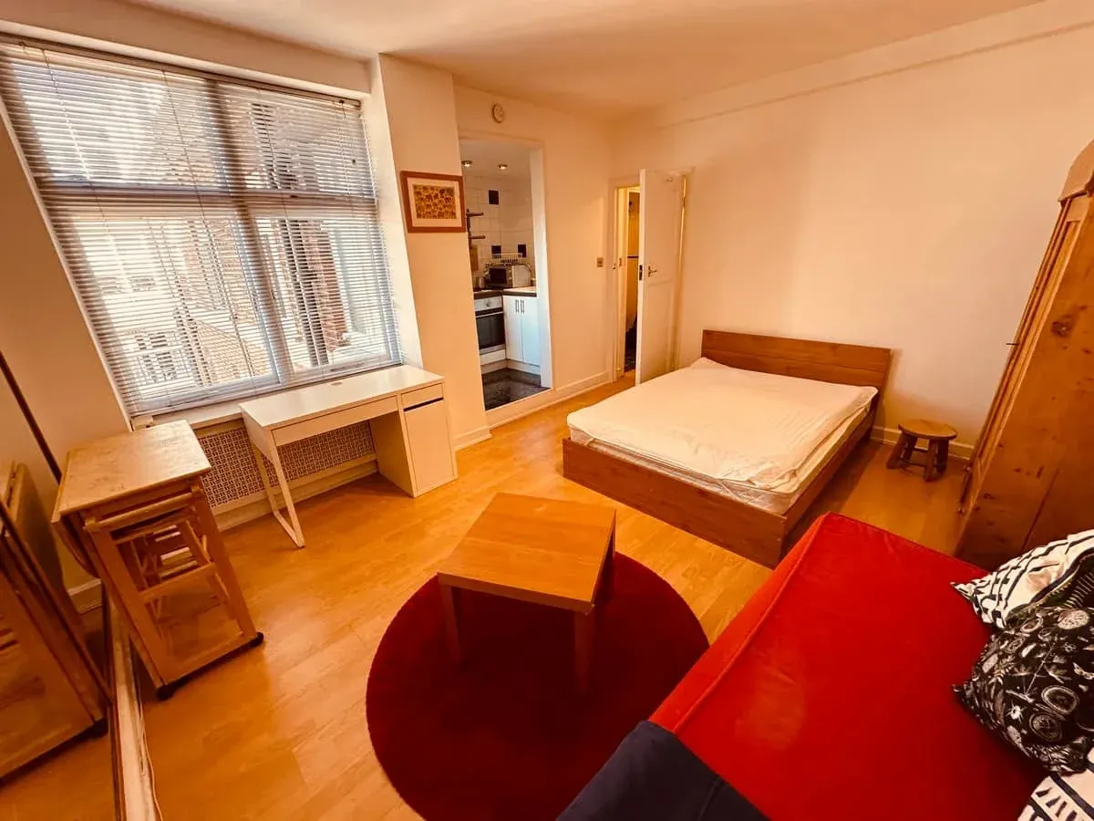 有事急回國，找人接手謝菲爾德的1️⃣room