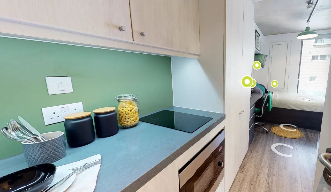 白教堂Aldgate east地鐵站studio轉～