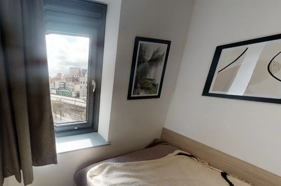 伯明罕走路2min到Aston University的studio