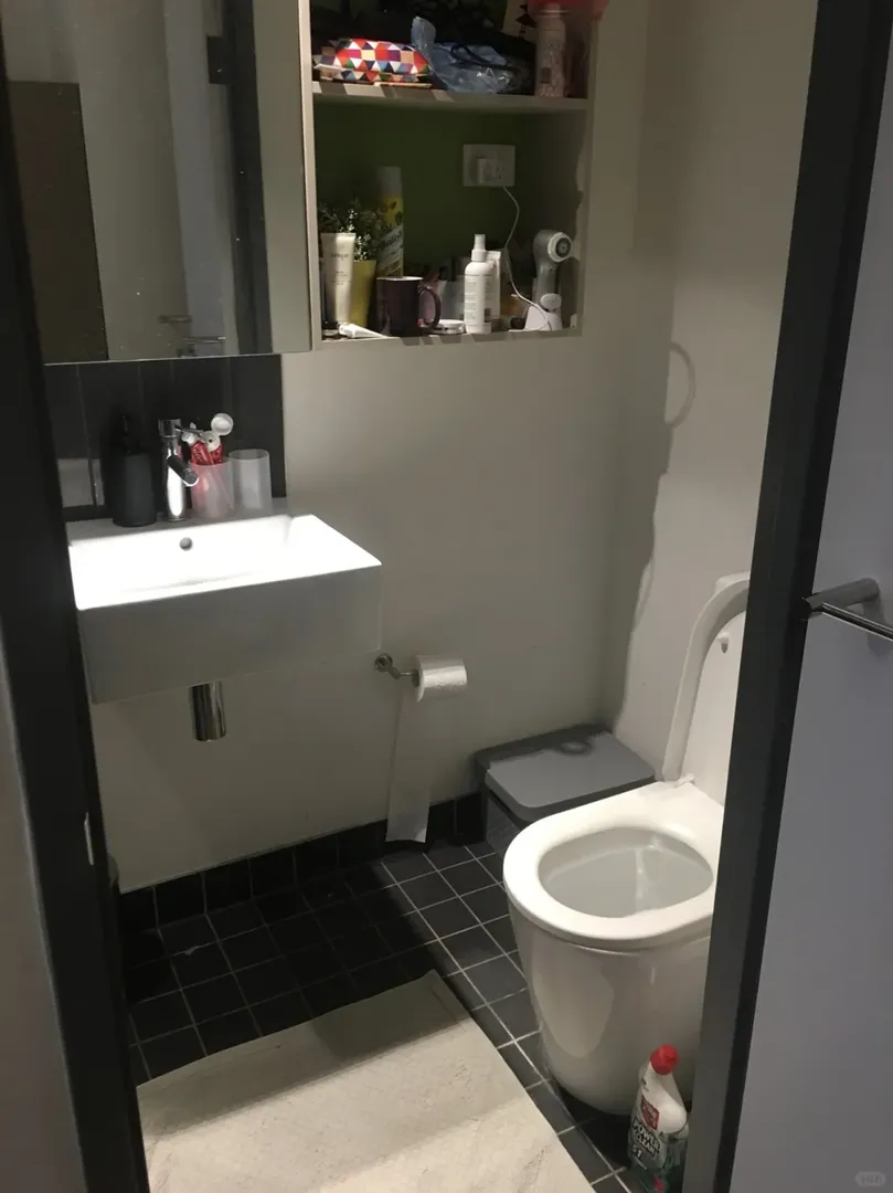 明年2月出包早餐的studio 隔壁草樓！