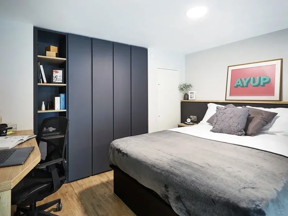 利茲大學找個室友接手loft，水電免～