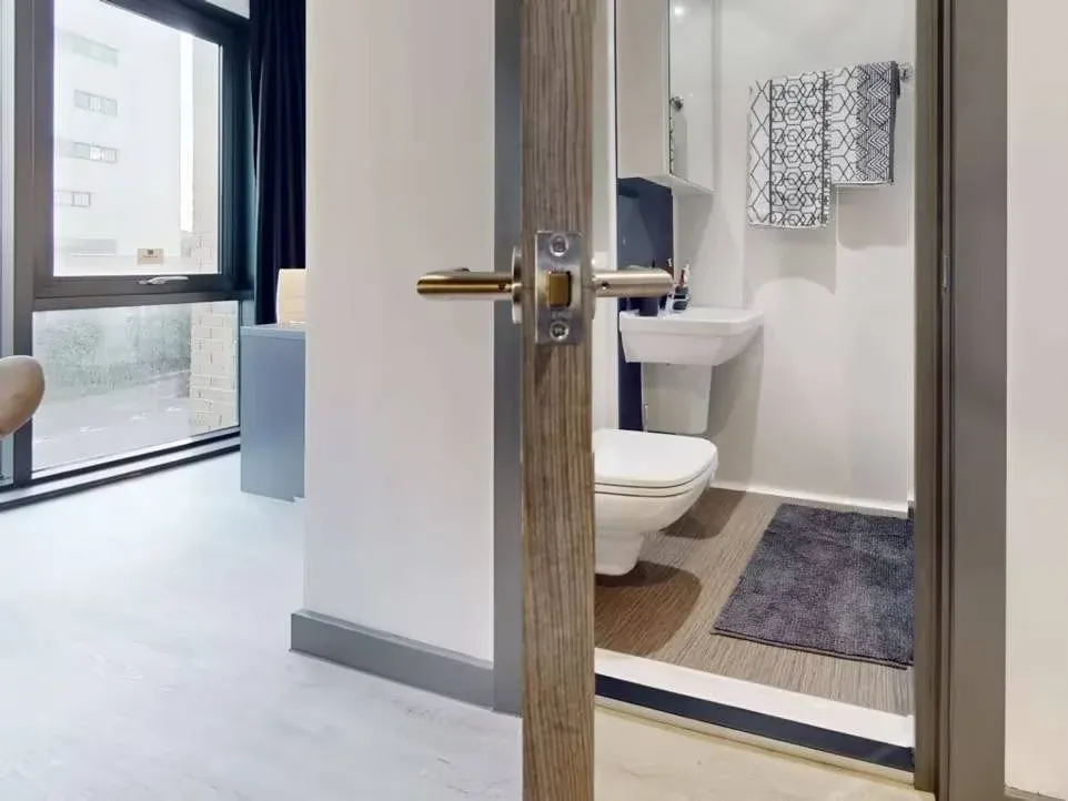 考文垂studio195pw，提前蹲一個室友