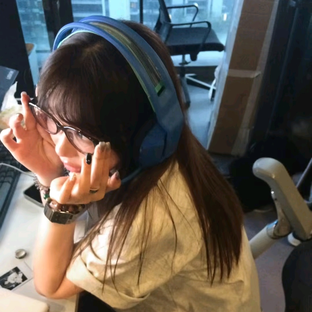 VR usyd~ studio~view