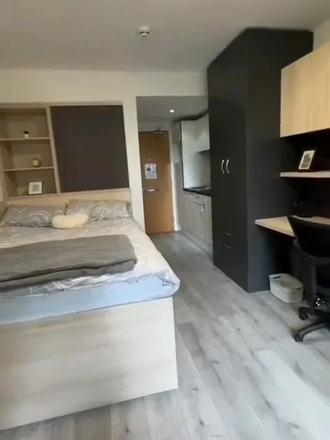 IC租房我悟了，390💷住豪華大公寓✌️