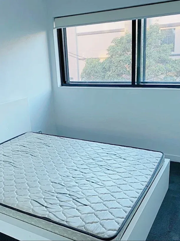 雪梨大學旁邊找有緣人接手一套，十六分鐘到