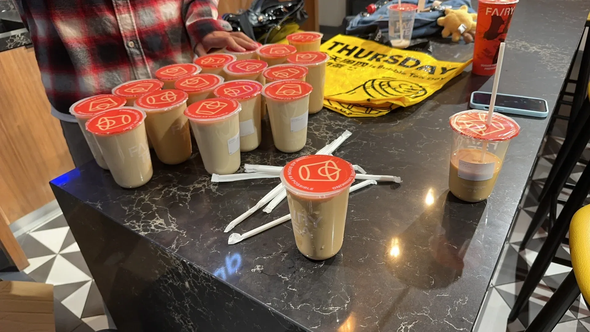 伯明罕還可以領奶茶🧋哈哈哈賺了
