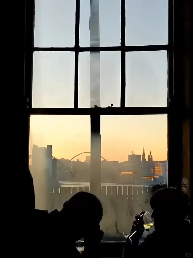 🇬🇧在紐卡酒吧看落日 真的chill😍