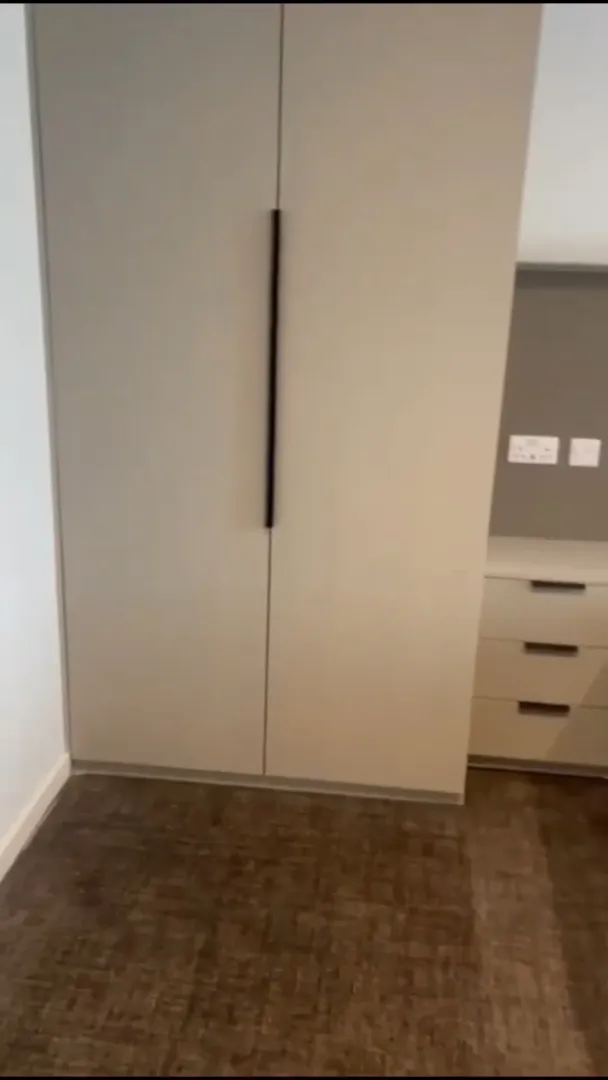 在倫敦和情侶一起合住的留子睡不好呀