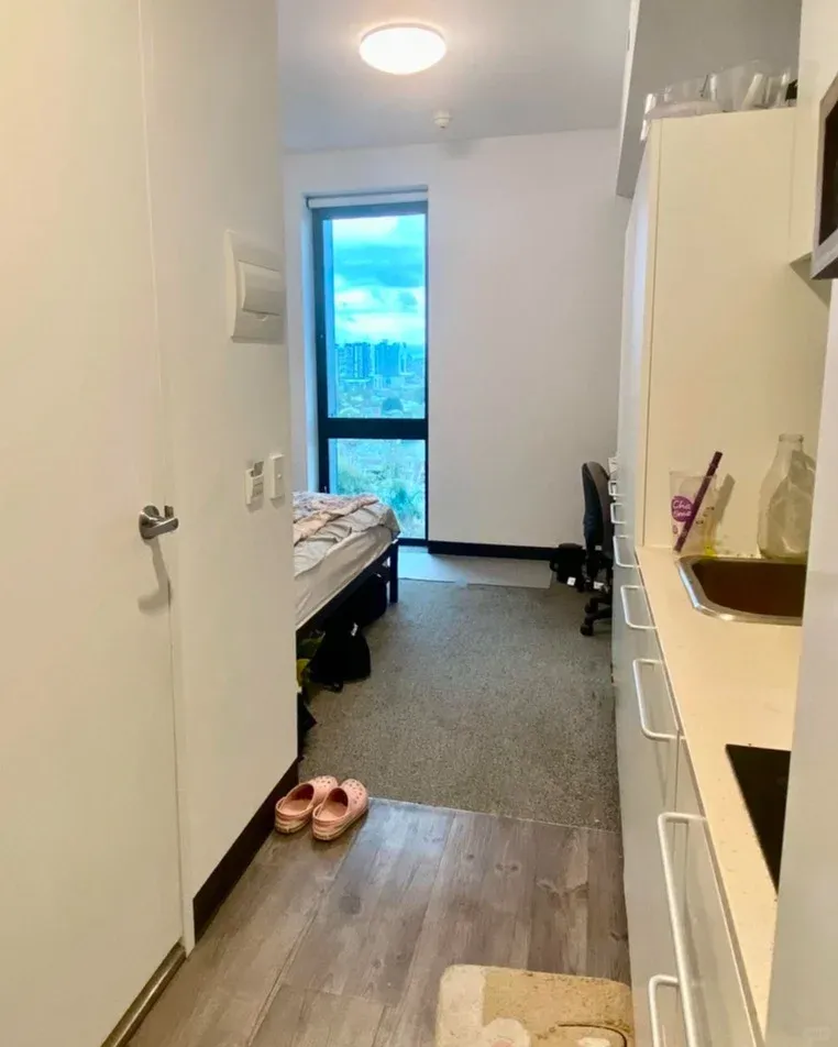 這才是布里斯班普通留子的studio吧，很溫馨