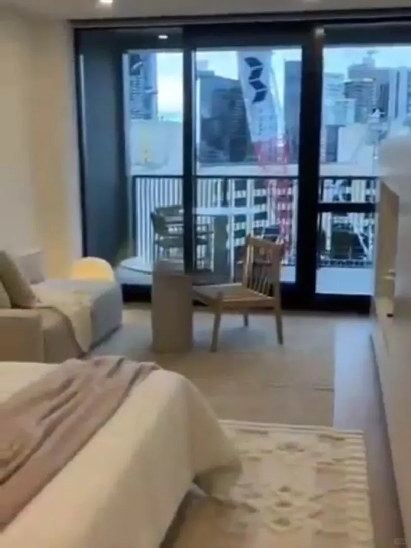 墨爾本帶陽台和洗烘機的studio