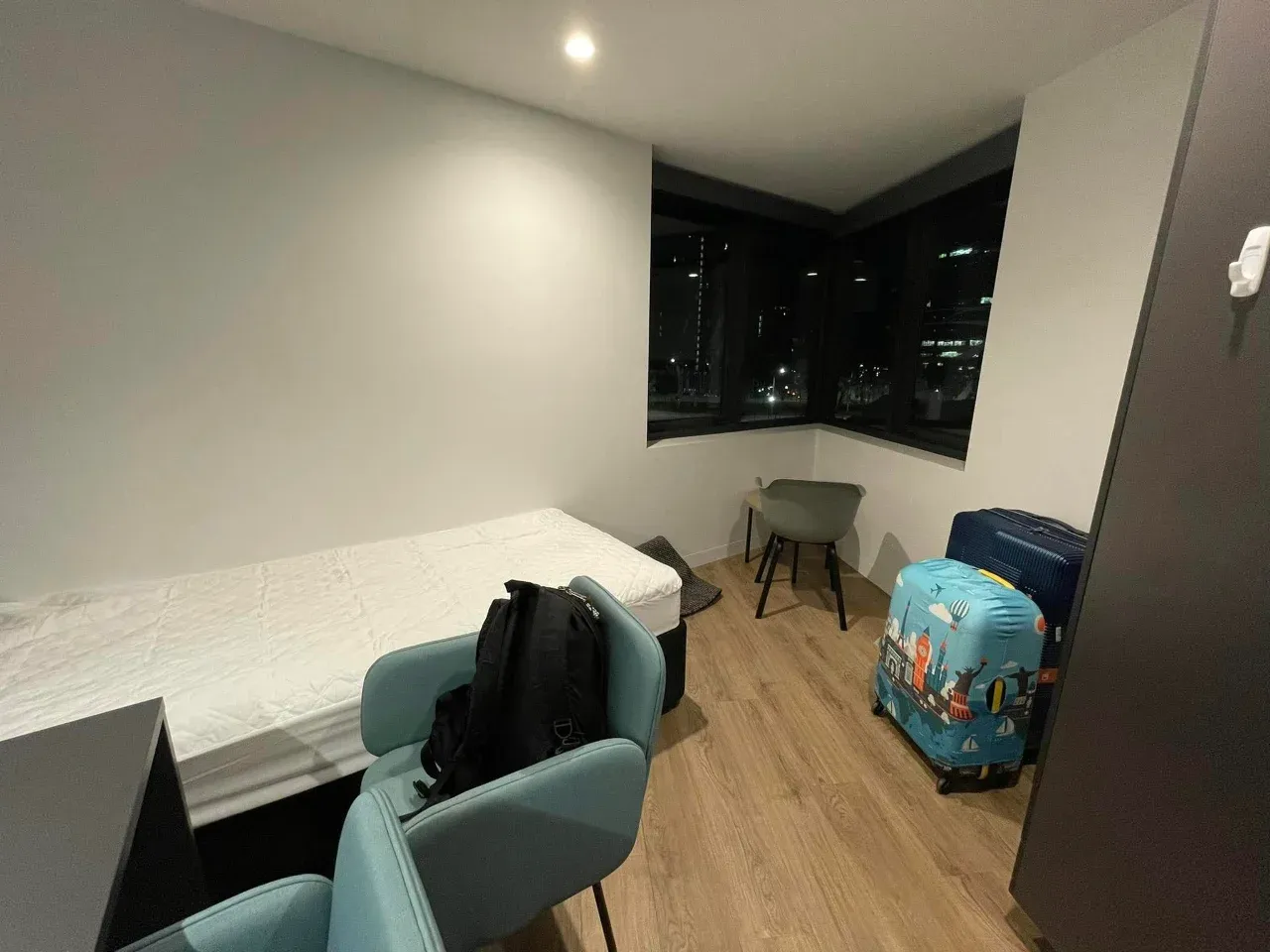 墨大門口3b戶型還有全男生和全女生空餘