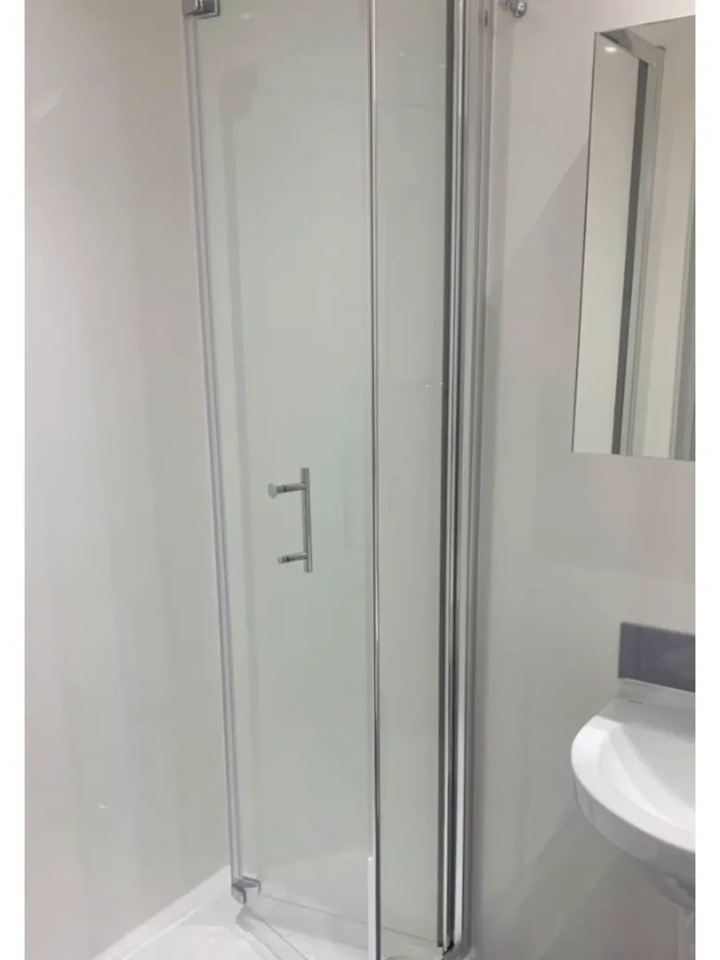 倫敦金匠一居室，幫同學轉，走guan水電免～