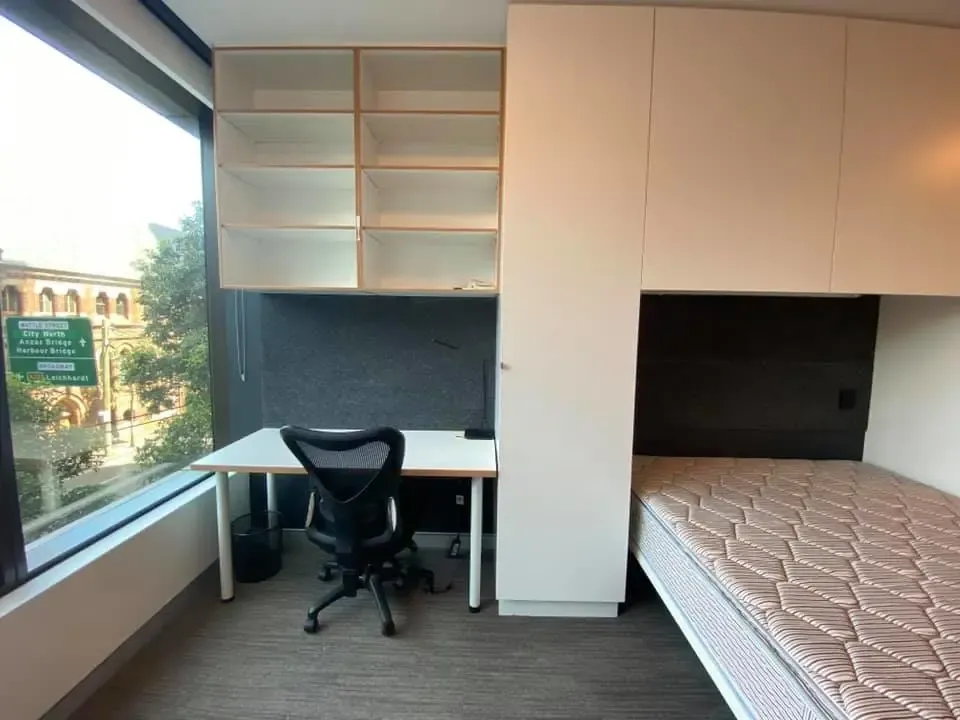 06女大 在雪梨USYD包bill早餐的studio！