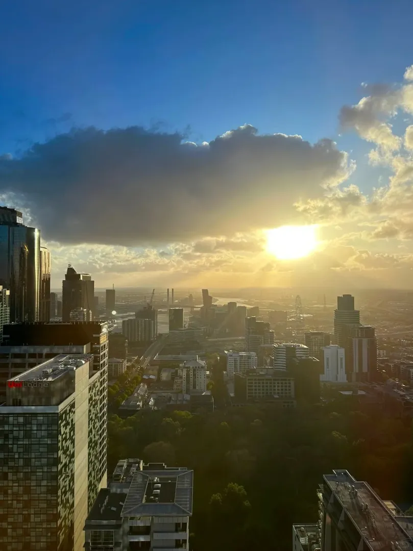 墨爾本高層觀景公寓～看日落真的好舒服