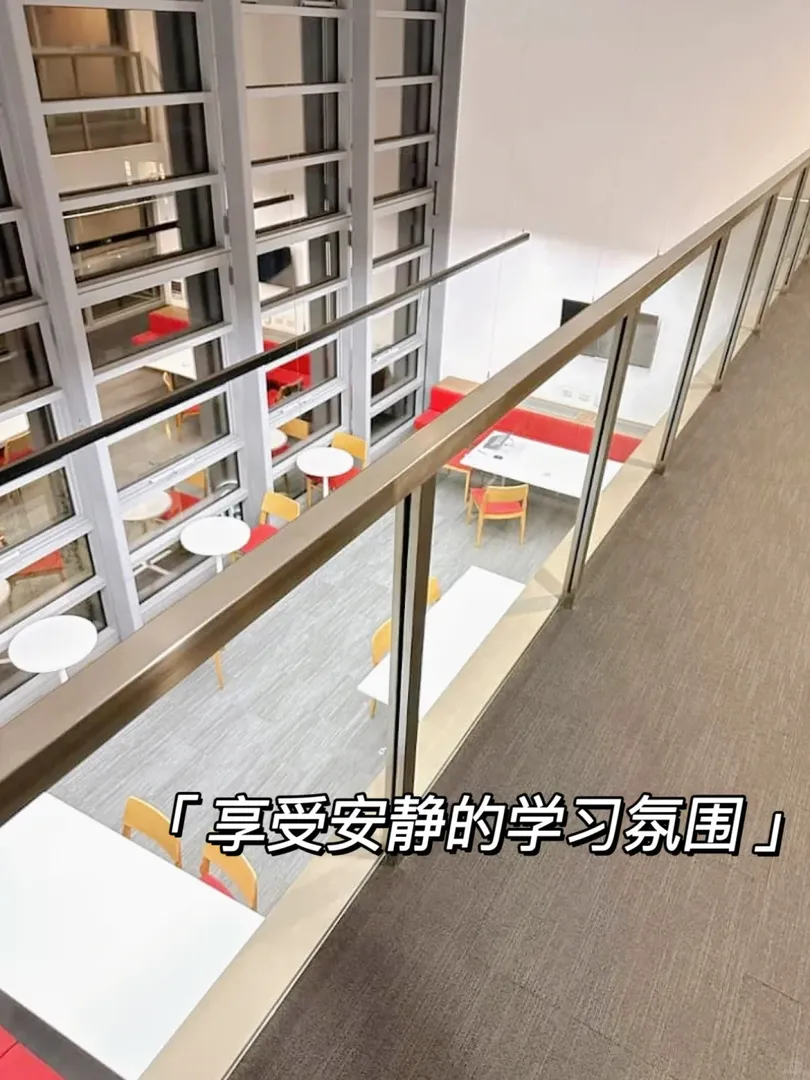 UTS門口 studio，誰還分的清我住校內校外啊
