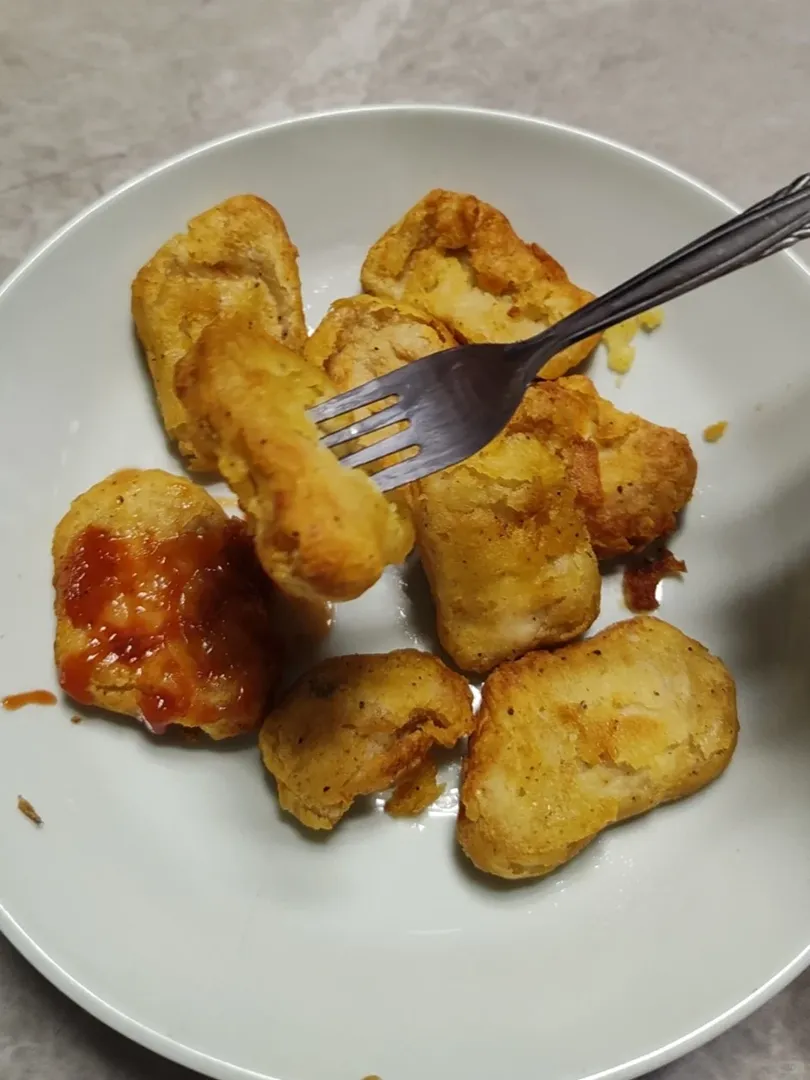閒來無事吃點黑椒雞塊兒好愜意～