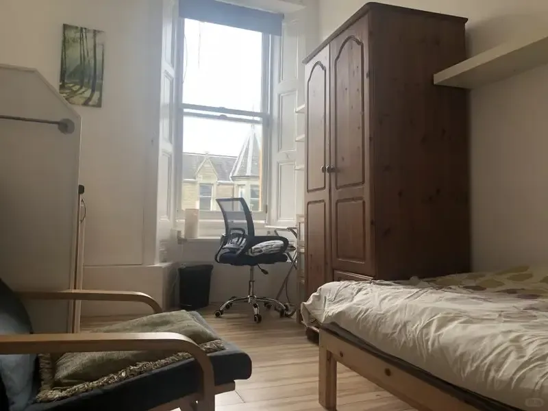 愛丁堡，別覺得這個studio小，轉租包水電網