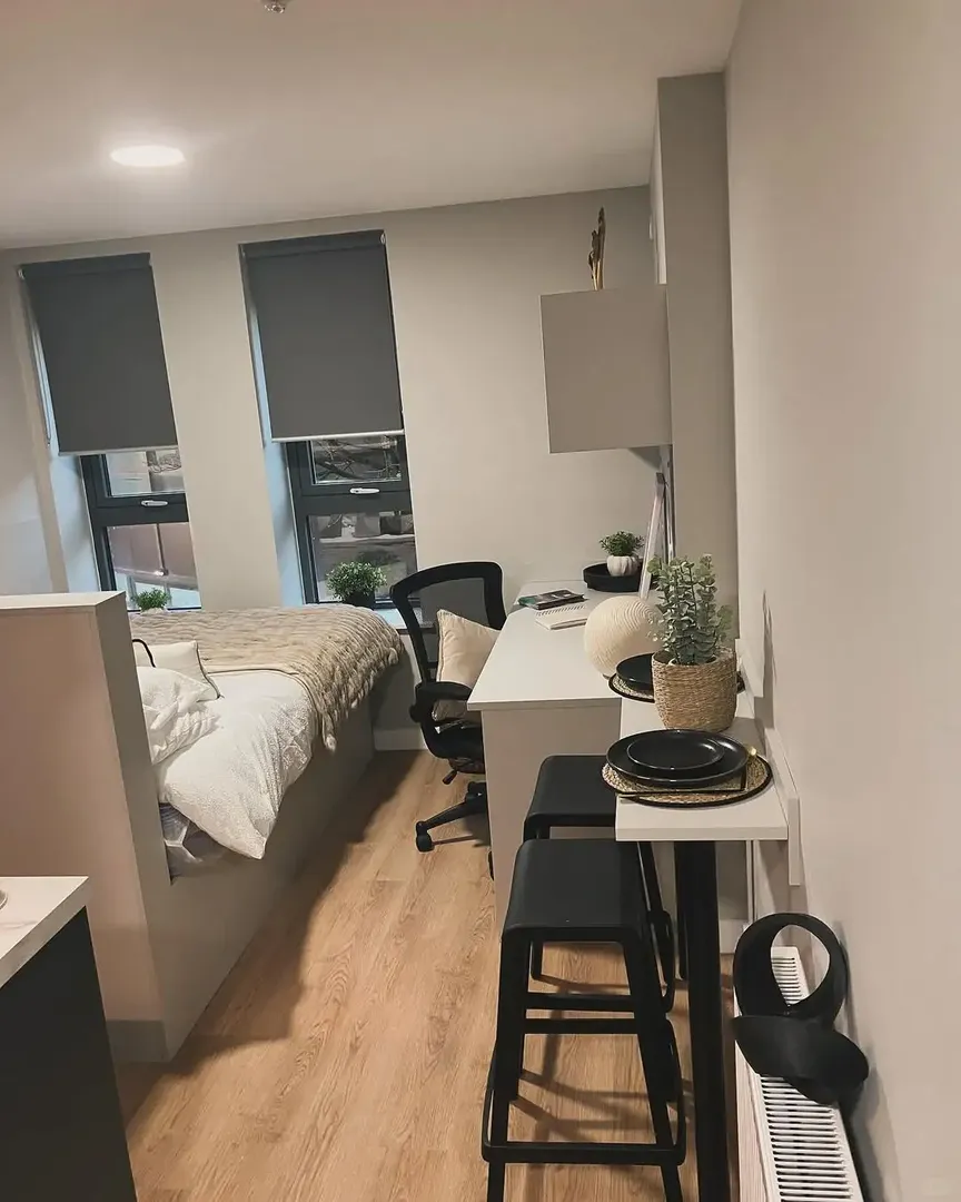 2⃣️張的格拉雙窗studio