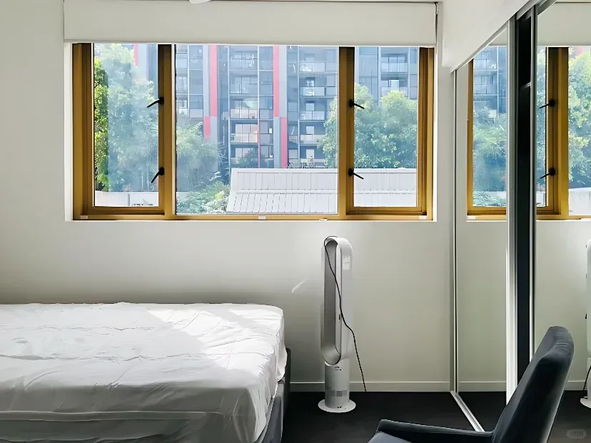 布里斯班還擠什麼studio？2b不爽嘛
