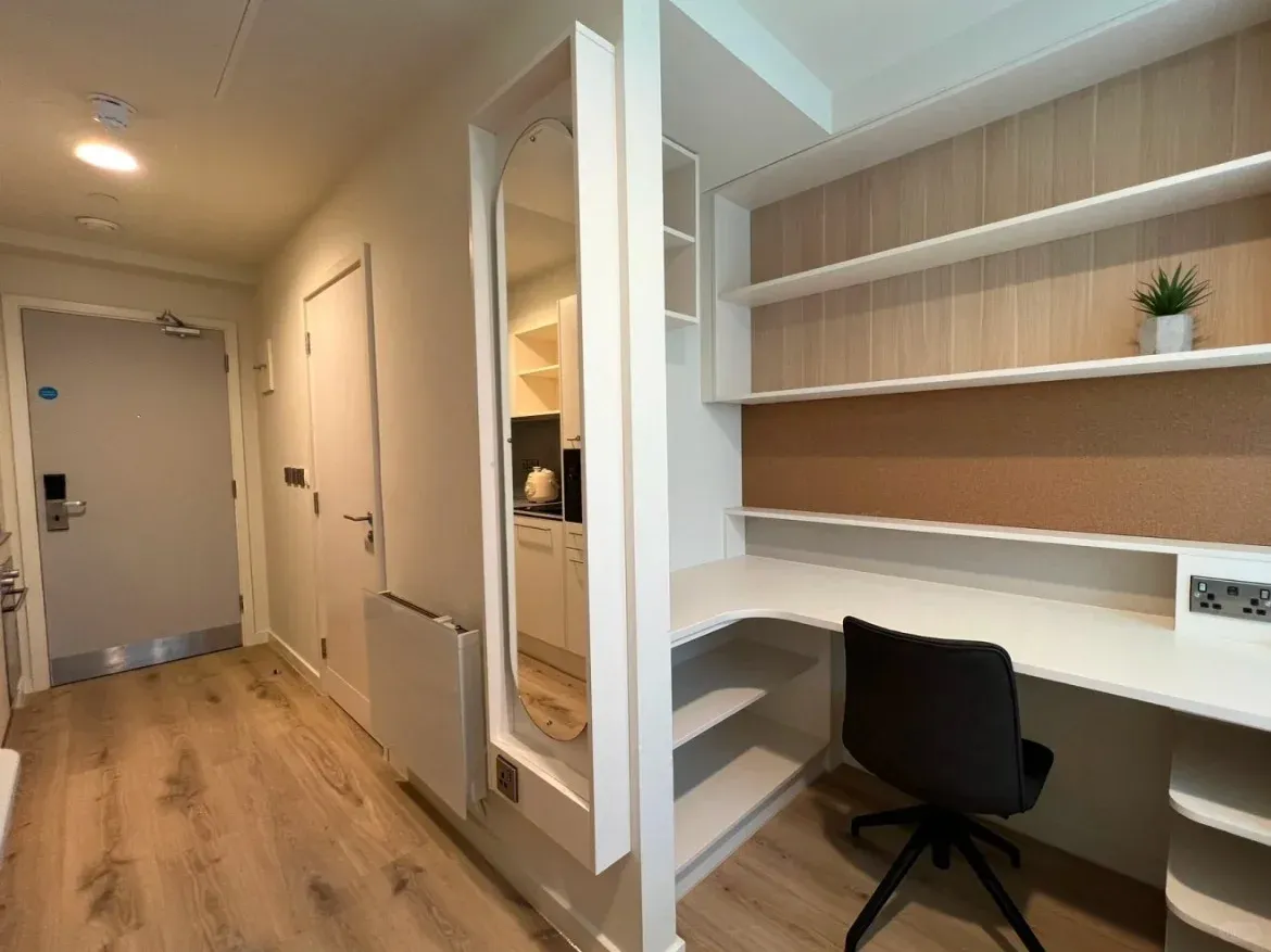 倫敦帶家具studio不住啦，要回去啦 